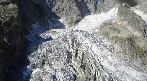 Monte Bianco, il ghiacciaio Planpincieux a rischio crollo. E oggi è attesa la neve