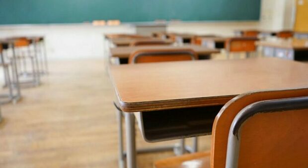 Angri, aumentano i contagi: scuole chiuse per due settimane