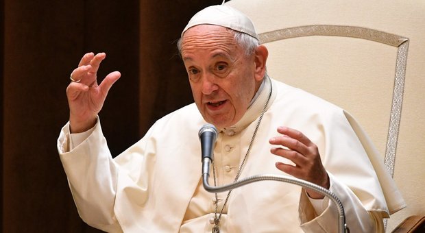Papa Francesco: «È difficile ma dobbiamo perdonare sempre i nemici che vogliono distruggerci»
