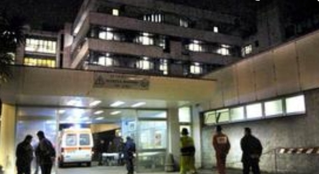 Auto contro moto a Bagnoli, centauro finisce in ospedale: illeso il figlio