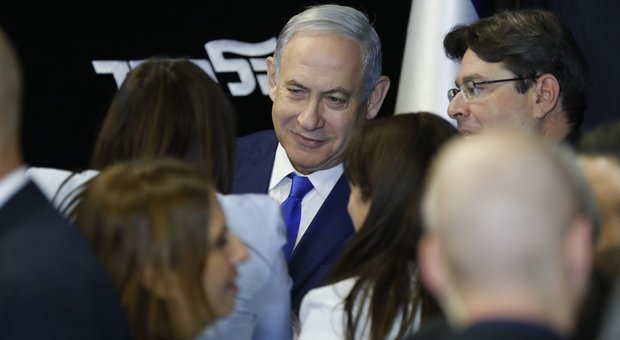 Israele, Netanyahu chiede l'immunità parlamentare: è incriminato per corruzione, frode e abuso d'ufficio