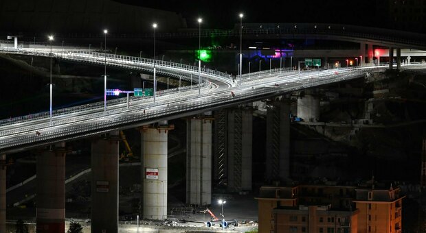 Ponte di Genova riaperto al traffico: ponente e levante della città sono 'ricuciti'
