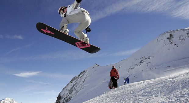 Travolta sugli sci dall’amico in snowboard Il calvario delle cure e ora il risarcimento