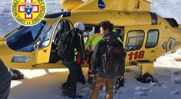Ascoli, scivolano in un canalone due escursionisti feriti nella neve