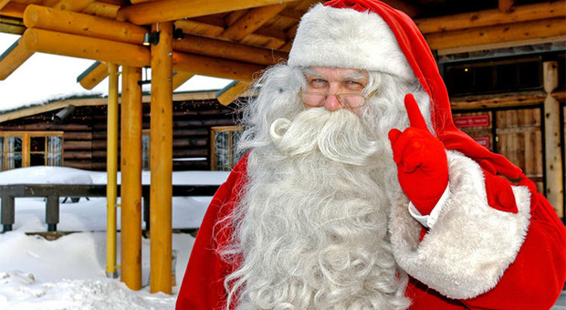 San benedetto, le festività ai tempi del Covid: Babbo Natale risponde alle e-mail e si collega in diretta video