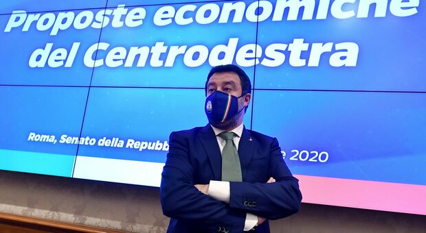 De Luca indagato dalla Corte dei Conti, Salvini: «Pensi meno ai social network»