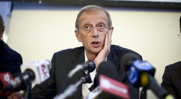 Sindaci furiosi: «Buco da 1,5 milardi, intervenga Napolitano»