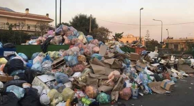 Emergenza rifiuti: l’associazione consumatori chiede riduzione Tari