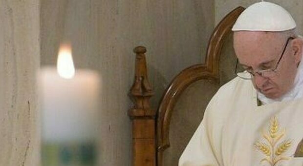 Abusi, Vaticano scagiona anziano vescovo dalle accuse, il successore protesta: «credo alle vittime»