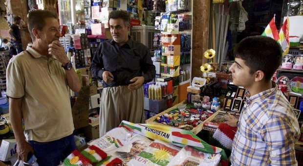 Un bazaar di Erbil con in vendita oggetti a favore dell'indipendenza curda
