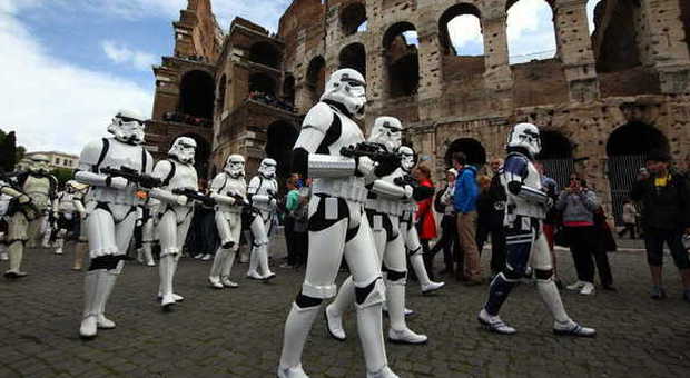 Al Colosseo sfilano le legioni di Guerre stellari per lo Star Wars Day