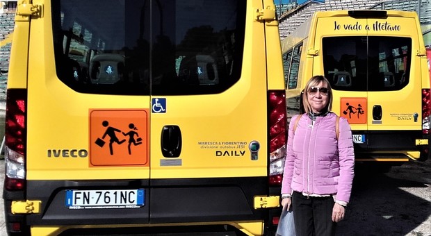 Entrano in funzione due nuovi scuolabus «Si migliora la qualità del servizio»