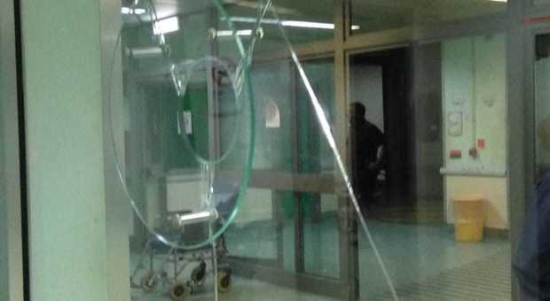 Lite tra parenti in ospedale, devastato pronto soccorso: «Barbari»