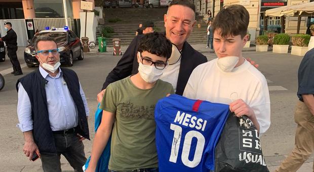Napoli, la maglia di Messi al 13enne aggredito dai bulli
