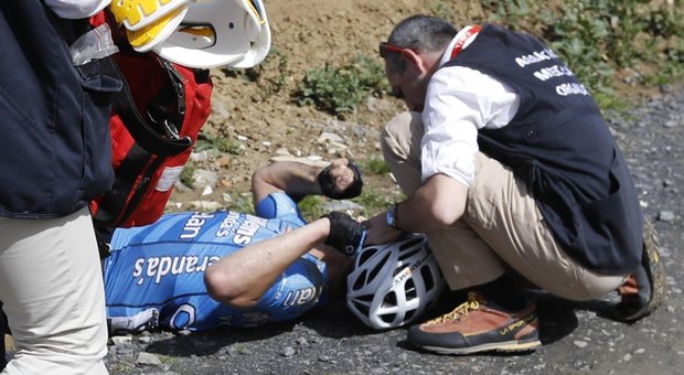Ciclismo, è morto il belga Michael Goolaerts: fatale l'arresto cardiaco durante la Roubaix