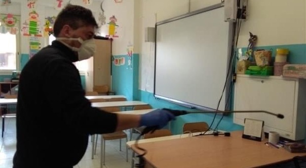 Covid a Torre del Greco, focolaio nella scuola chiusa 14 giorni fa: esplode la polemica