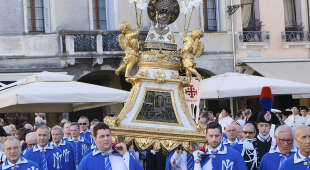 Anche quest'anno l'atteso tradizionale corteo con la statua del Santo è tolto dal programma della Festa del patrono