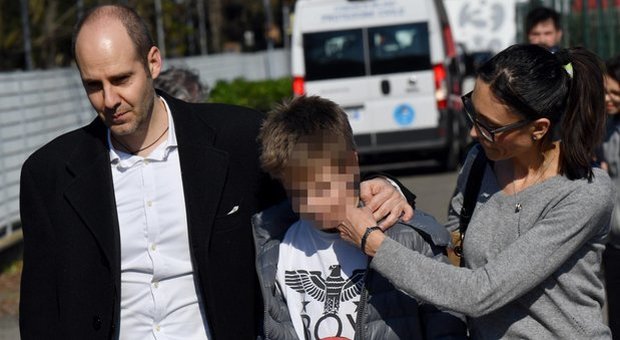 Bus dirottato a Milano, il papà del bambino che ha dato l'allarme: «Ora cittadinanza italiana per mio figlio». Di Maio: «Glielo concederemo»