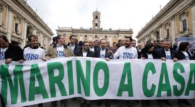 Salvini in Campidoglio ed è subito rissa: «Marino vada via». «Via, tu, razzista»