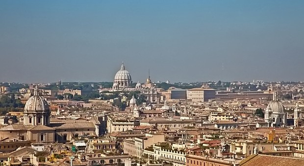 Roma, casa del Comune con vista San Pietro: via un altro furbetto