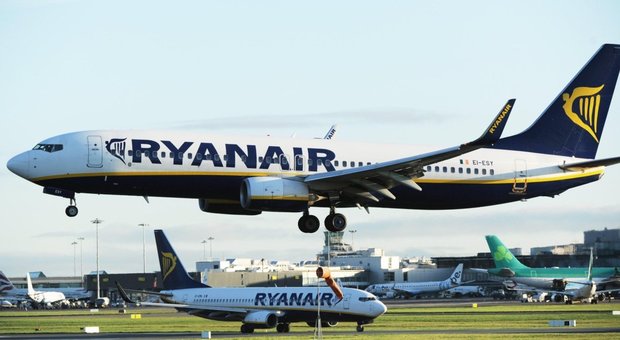 Ryanair, bagaglio a mano a pagamento: salvo chi ha prenotato prima del 31 agosto