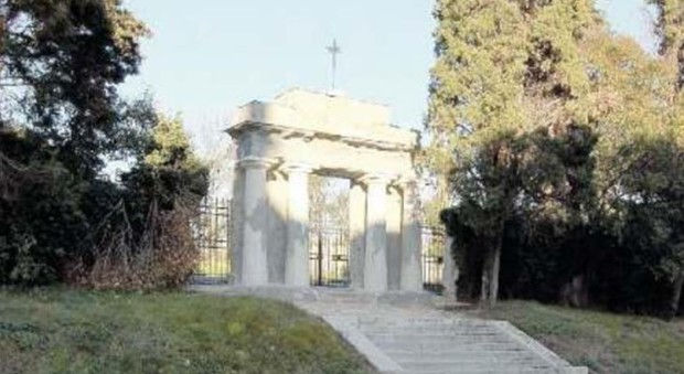 LUOGO DI MEMORIA Lo storico cimitero di Santa Maria in Colle