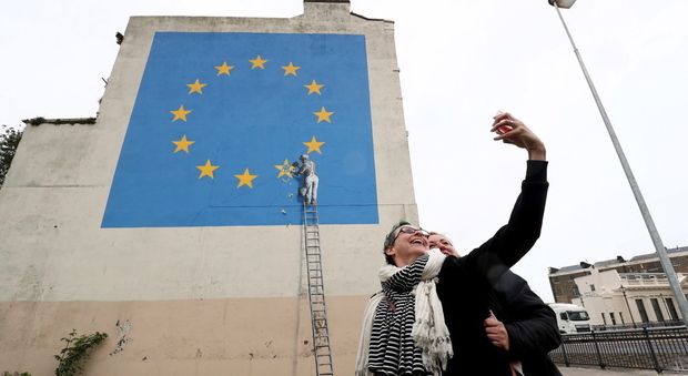 immagine Brexit, Banksy la racconta così: a Dover il suo nuovo murales