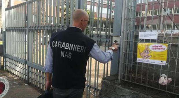 Infiltrazioni d'acqua e intonaco a pezzi in asilo: 2mila euro di multa