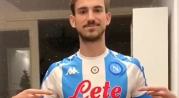 Napoli, Fabian Ruiz chiede ai tifosi: «C'è una maglia più bella in A?»