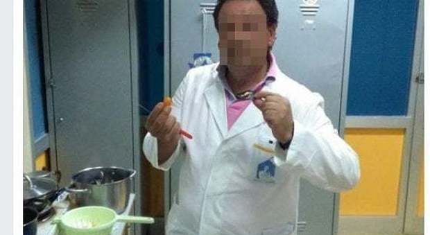 Napoli, infermiere nei guai per una foto su Facebook: ecco cosa è successo