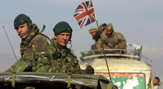 La Gran Bretagna non trova più soldati: pronti ad arruolare gli stranieri
