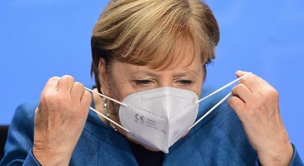 Germania, Merkel: "Misure dure ancora per due mesi"