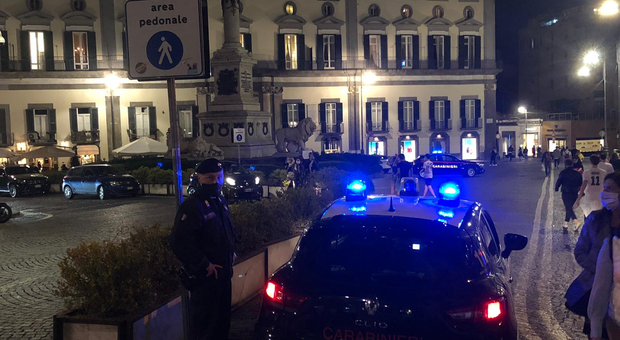 Senza casco sullo scooter, marito e moglie multati aggrediscono e feriscono i carabinieri: arrestati