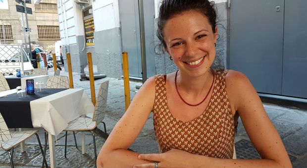 Napoli, turista in comitiva scippata e ferita: «Ma non vado via»