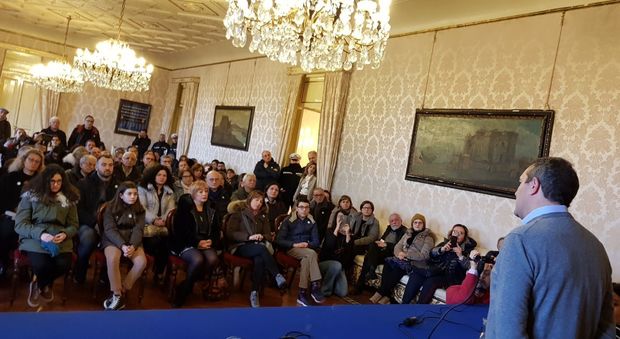Innamorati di Napoli, cento turisti a Palazzo San Giacomo con de Magistris