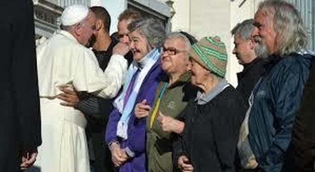 Solenne messa del Papa per migranti, rifugiati, poveri e senzatetto
