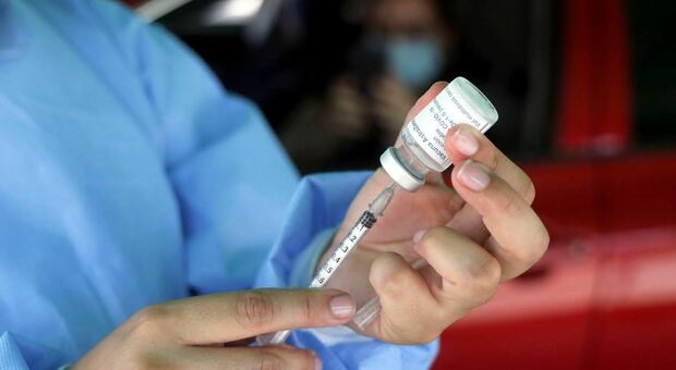 Stop ai vaccini con Astrazeneca per gli under 60