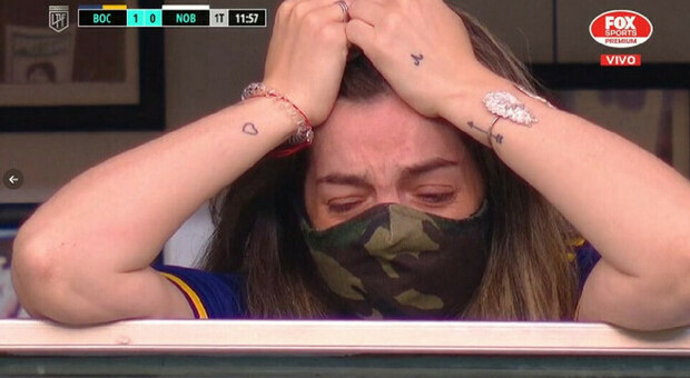 Maradona, le lacrime di Dalma alla Bombonera commuovono il web
