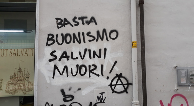 Scritte anarchiche contro Salvini e il commissario europeo Pierre Moscovici