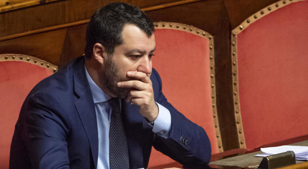 Coronavirus, Salvini: «Anche i tabaccai andavano chiusi. Mille morti entro il weekend»