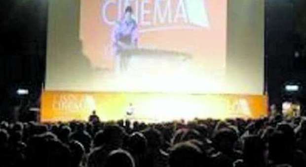 Cinema all'aperto, è boom di arene a Roma contro la crisi