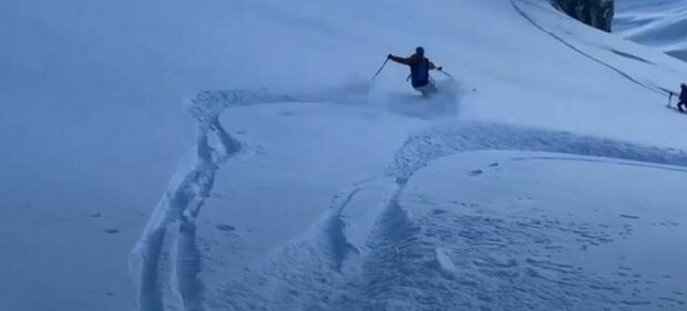 Val di Fassa, prima i video sulla neve, poi la valanga in diretta social: «Non ci ferma nessuno». Il blogger con il gruppo di Schio