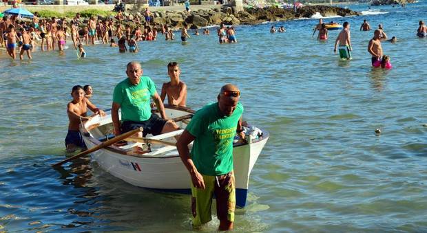 Castellabate, domenica la tradizionale gara di voga nelle acque blu di Benvenuti al Sud