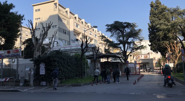Castellammare, l'ospedale San Leonardo scoppia: il pronto soccorso è in tilt
