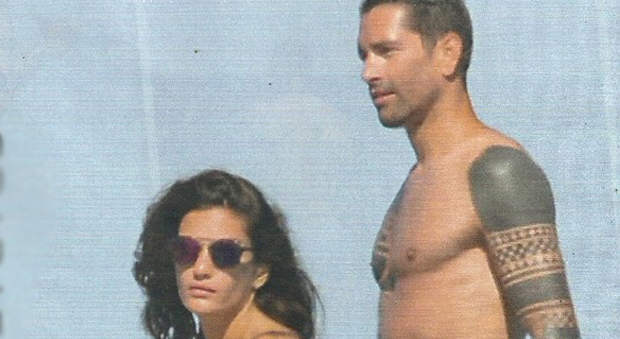 Marco Borriello sirenetto in barca con la modella mentre impazza il gossip su Belen