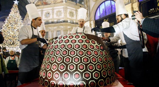 Milano da record con il «Panettone più grande del mondo»: il suo peso è incredibile