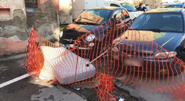Napoli, la piazza di Barra diventa parcheggio: è caos a quattro mesi dai lavori