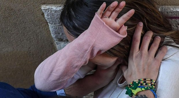 Ravenna, 18enne stuprata e filmata: scarcerati i due accusati della violenza