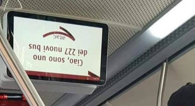 Roma, Atacda impazzire: «Ciao, sono uno dei 227 nuovi bus». Ma la scritta è al contrario