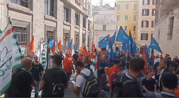 La manifestazione a Roma dei sindacati di Acciaierie d'Italia